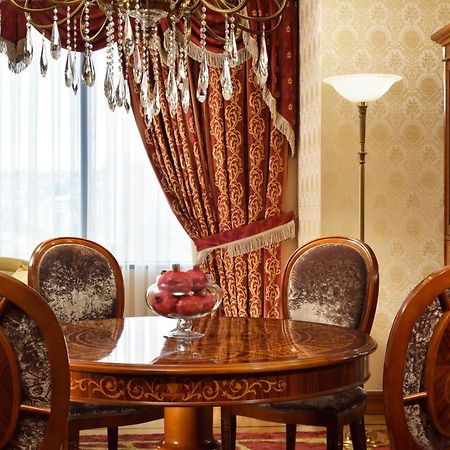 Swiss Diamond Hotel Prishtina Pristina Exterior foto A dining room