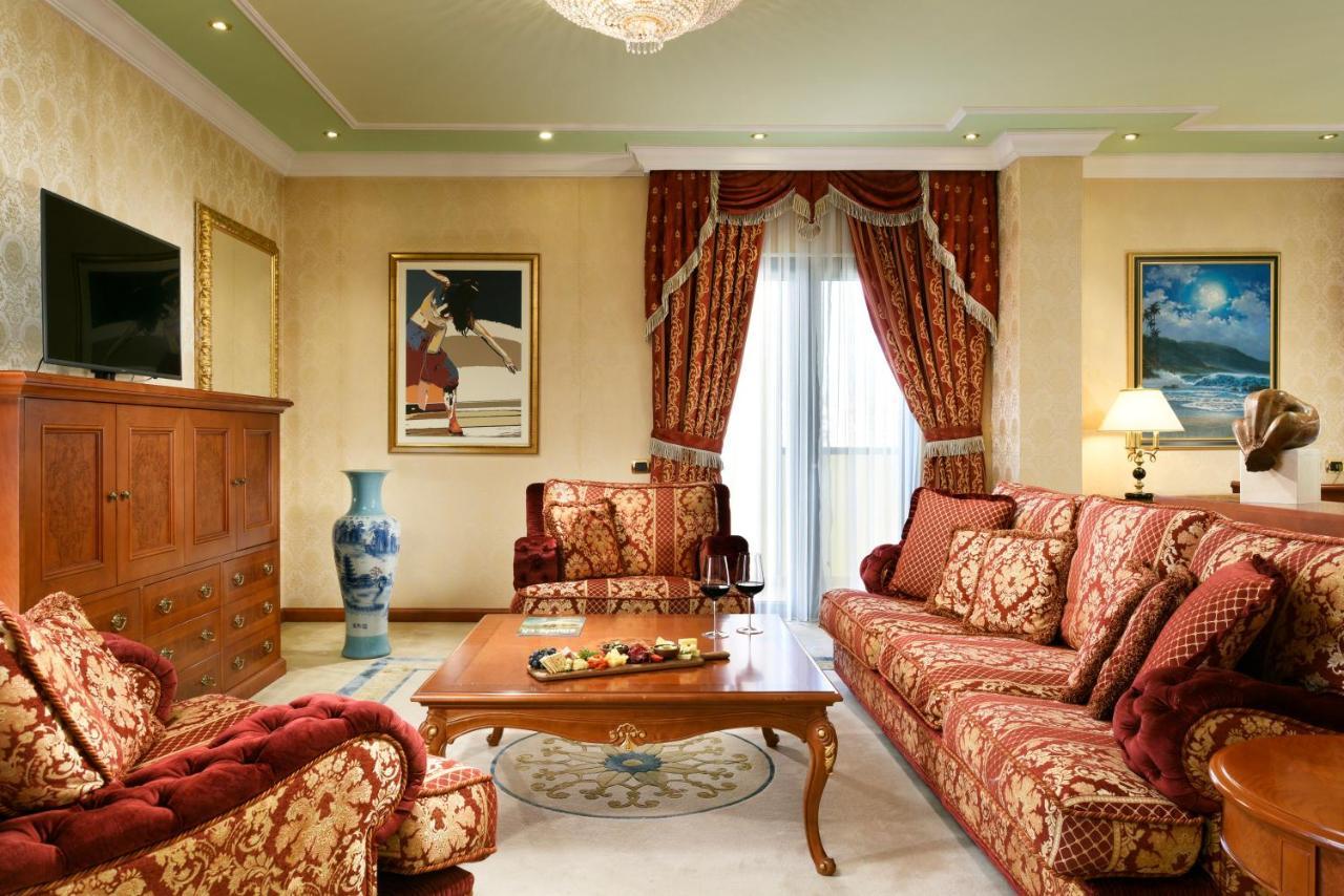 Swiss Diamond Hotel Prishtina Pristina Exterior foto A living room
